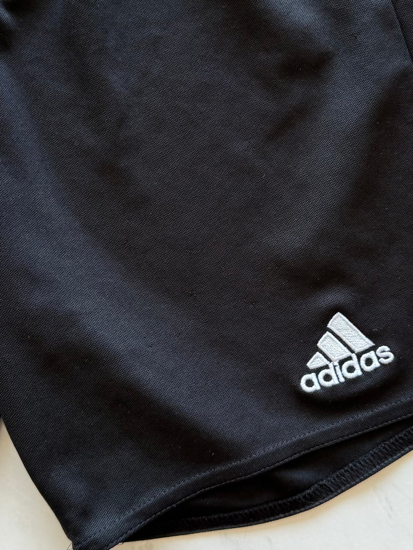 Short - Adidas - Medium 11-12 ans (petites mailles tirées)