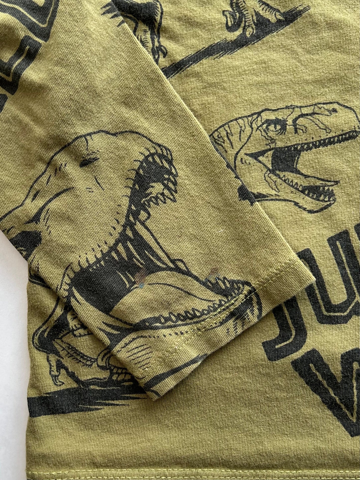 *Imparfait* Chandail manches longues - H&M X Jurassic World - 4-6 ans