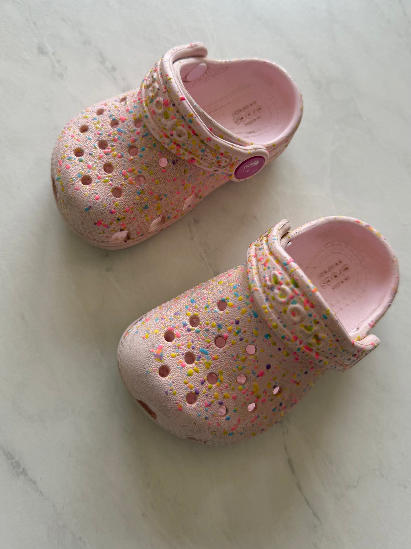 Crocs rose confetti - C5