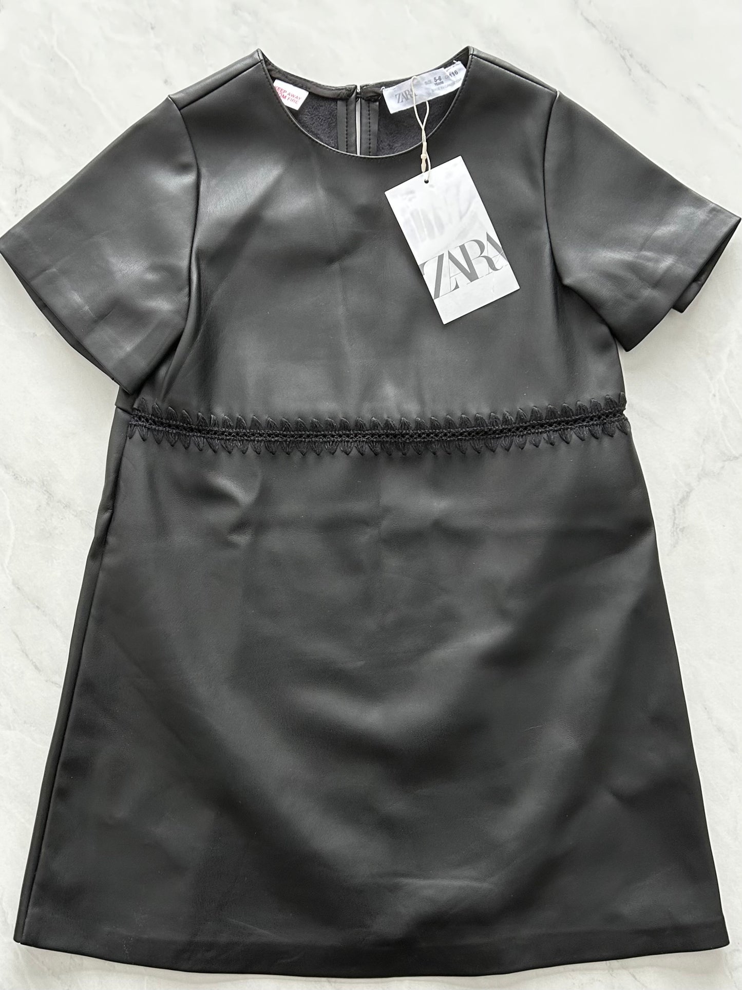 NEUF Robe style similicuir - Zara - 5-6 ans
