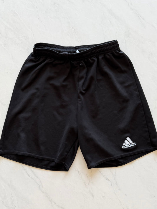 Short - Adidas - Medium 11-12 ans (petites mailles tirées)