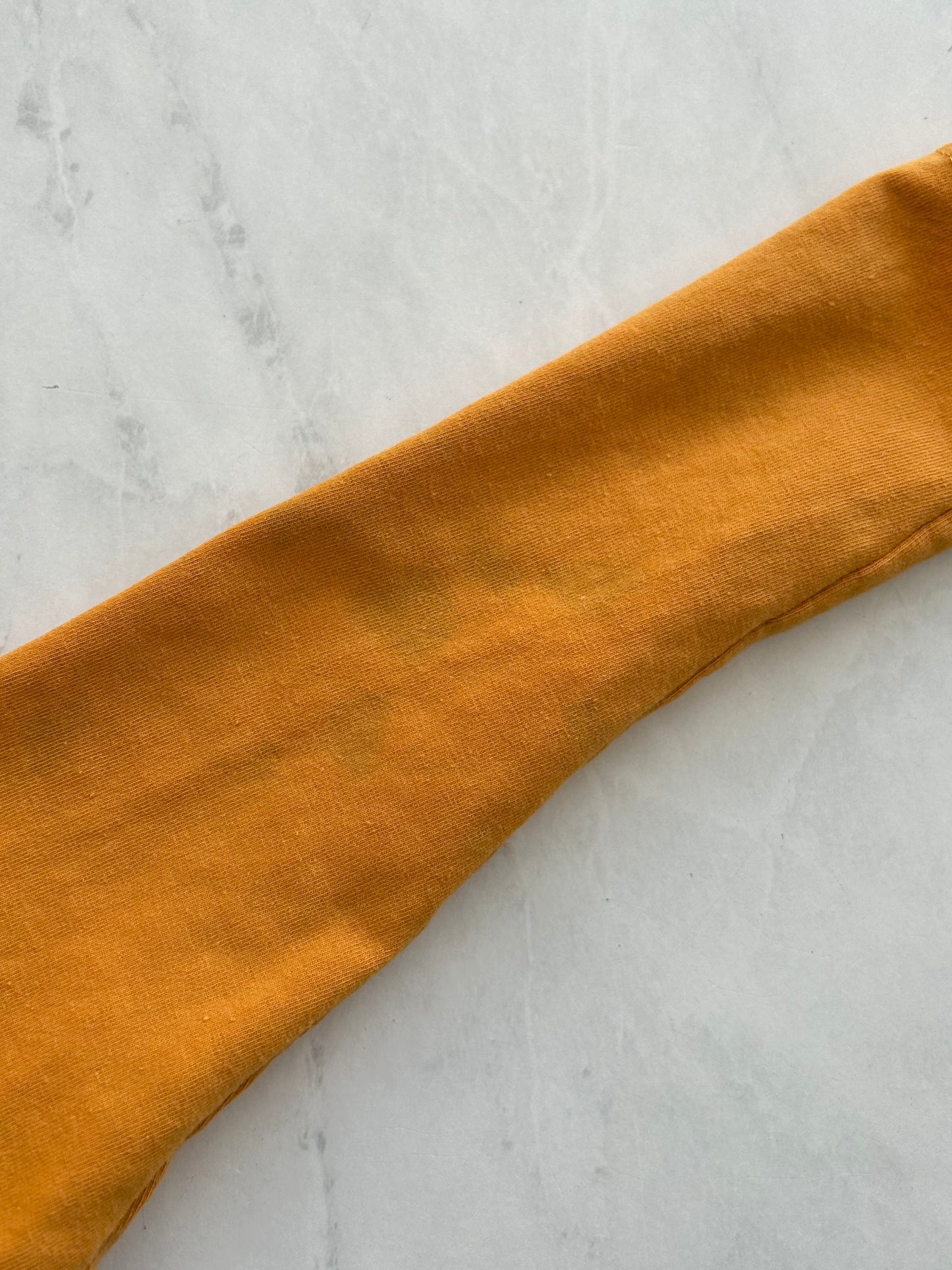 *Imparfait* Chandail fait à la main - aucune étiquette, approx 2 ans