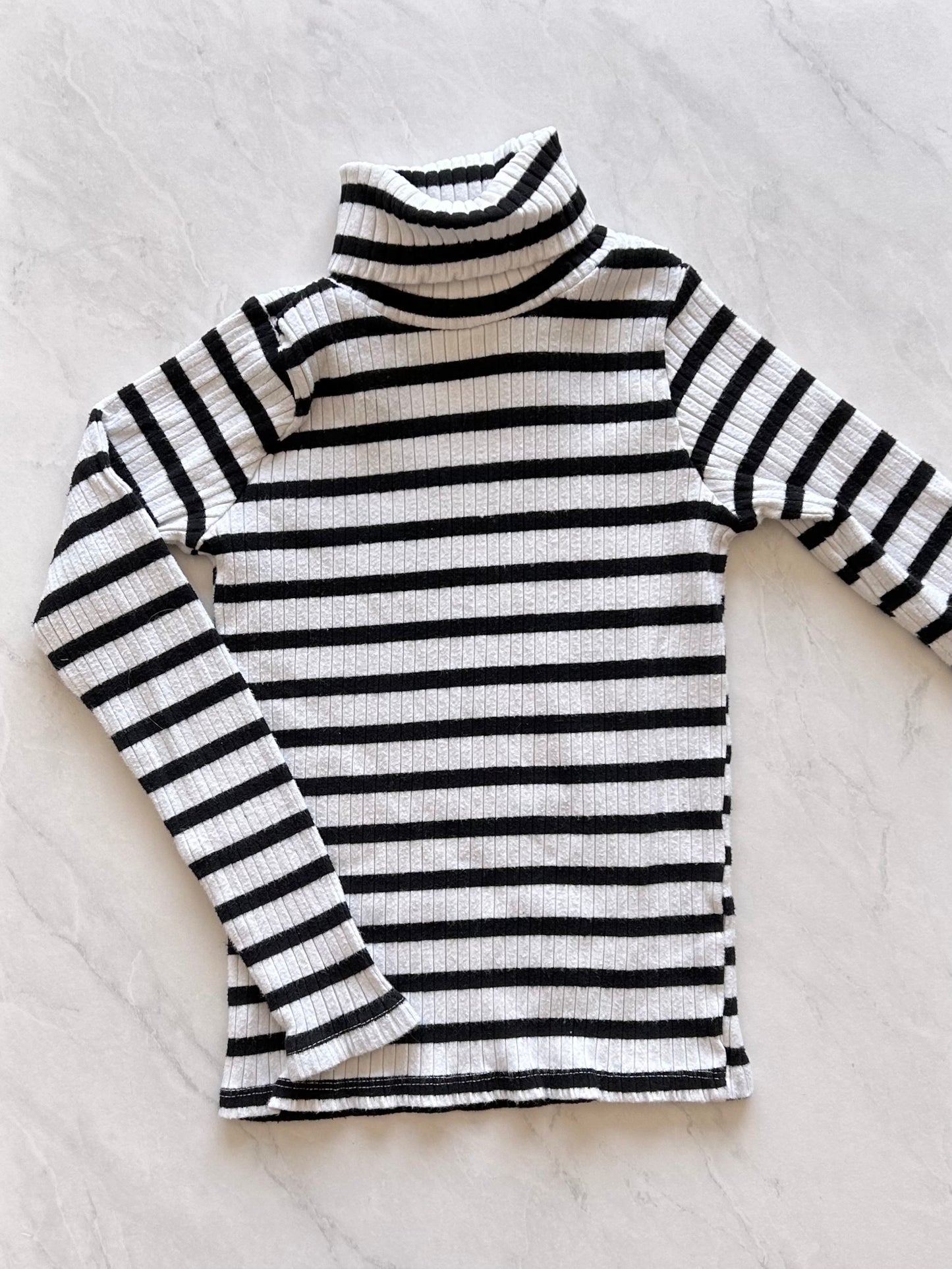 *Imparfait* Chandail col roulé - Zara - 8-9 ans