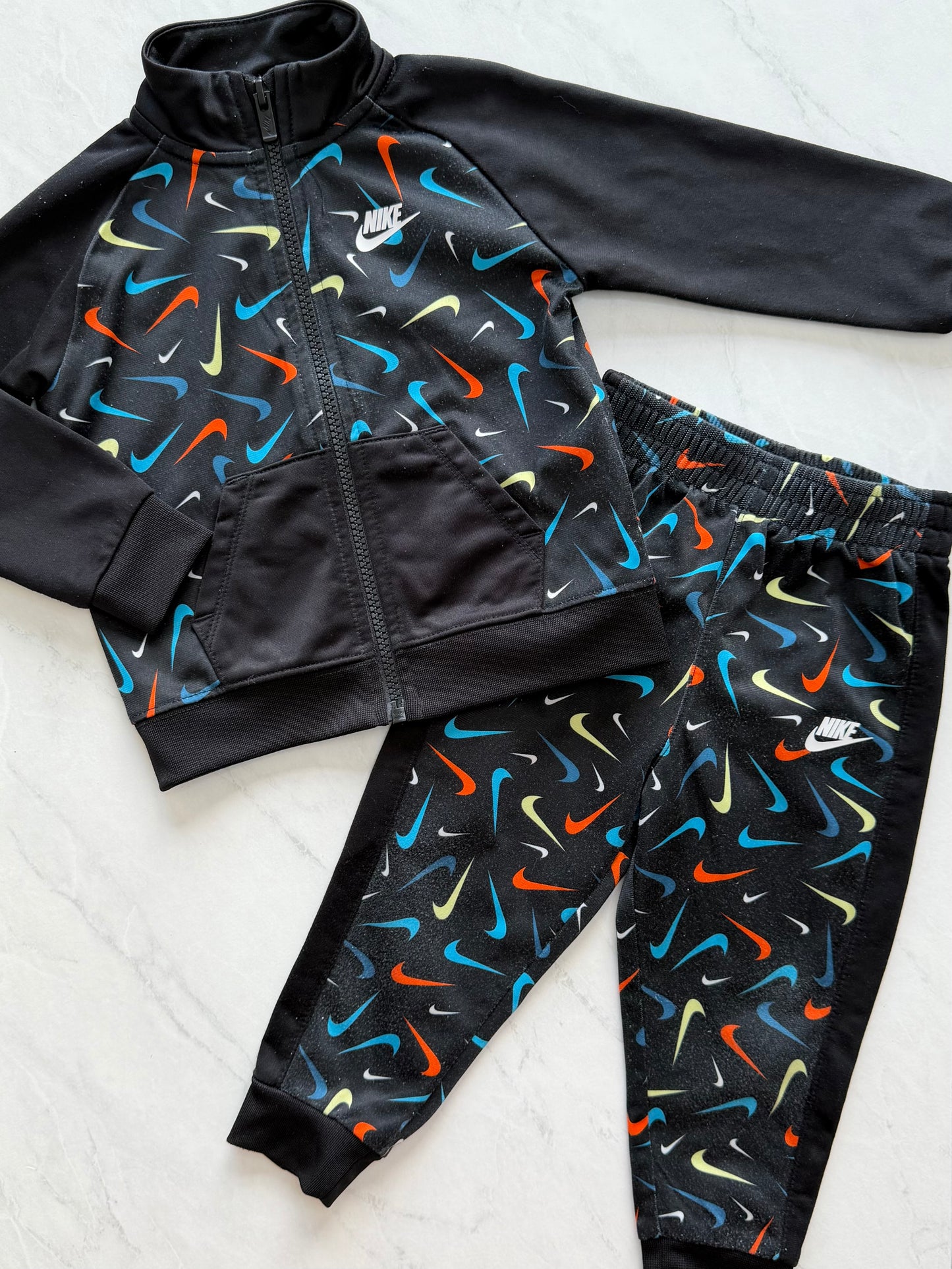Ensemble 2 pièces - Nike - 18 mois (légèrement mousseux)