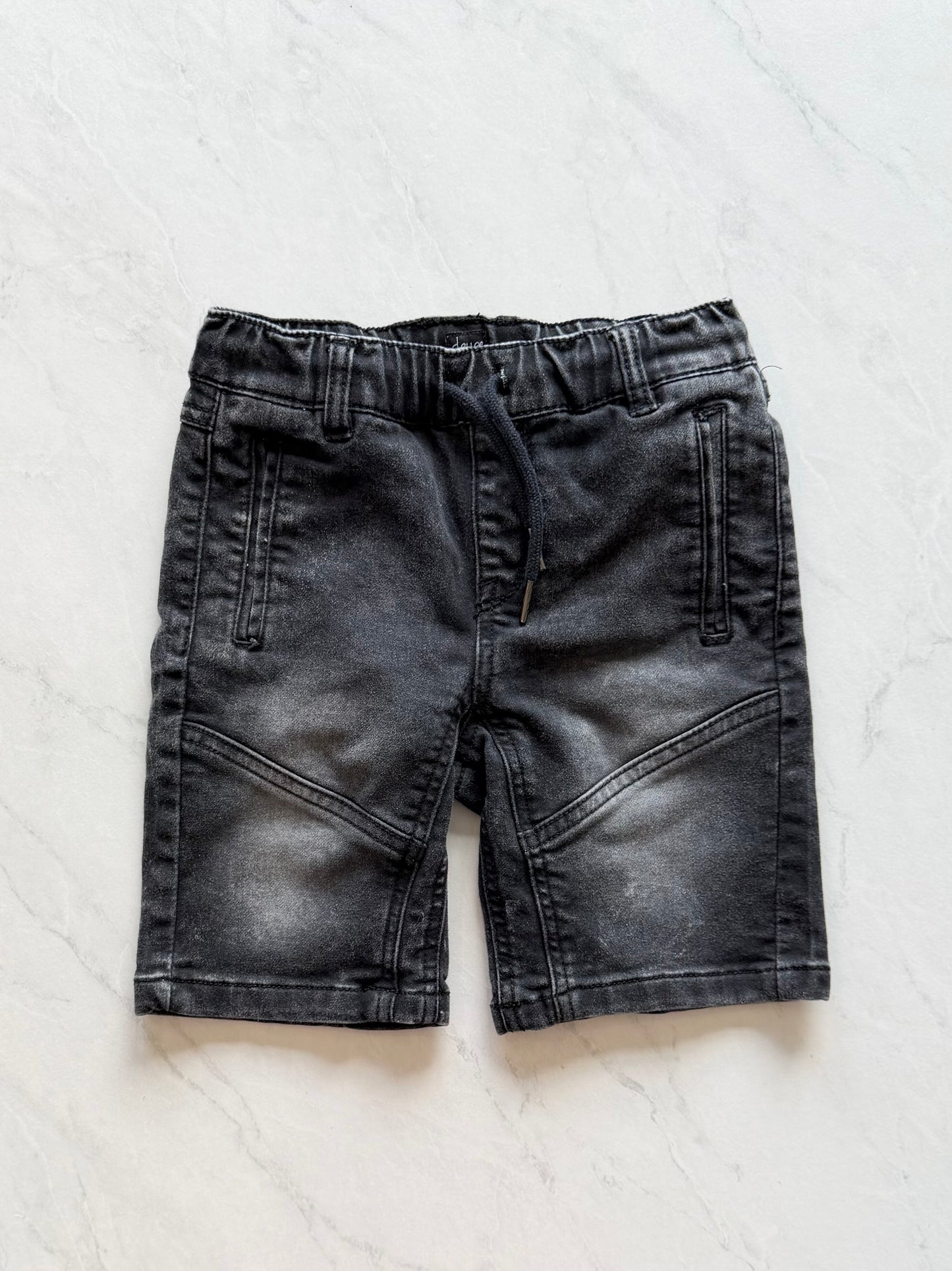 Short - Deux par deux - 8 ans