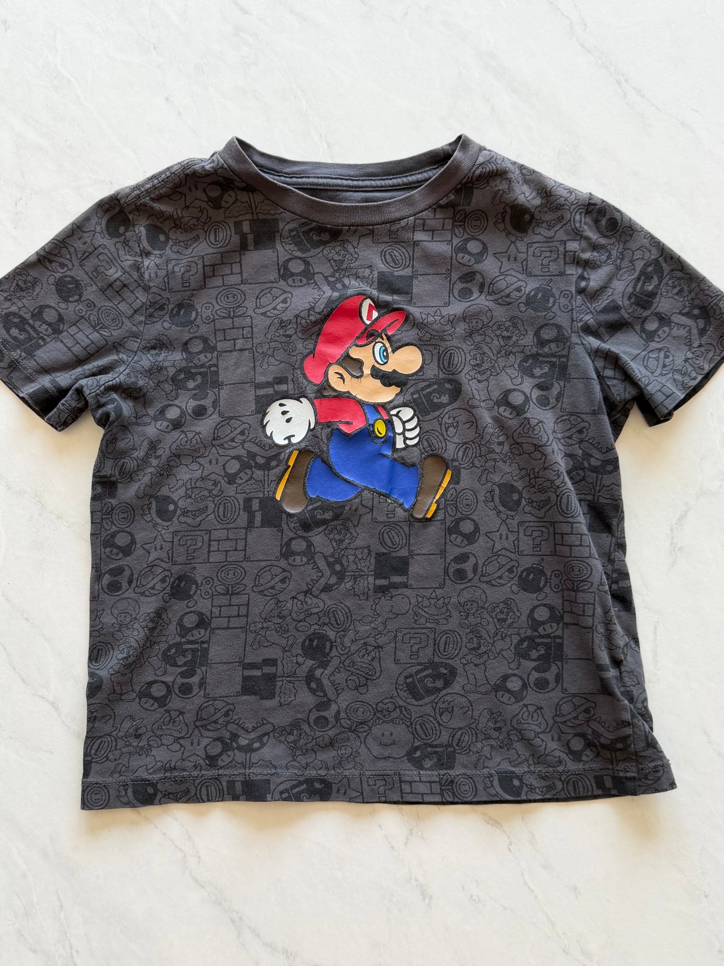 T-shirt - Old navy - 6-7 ans (dessin légèrement craqué)