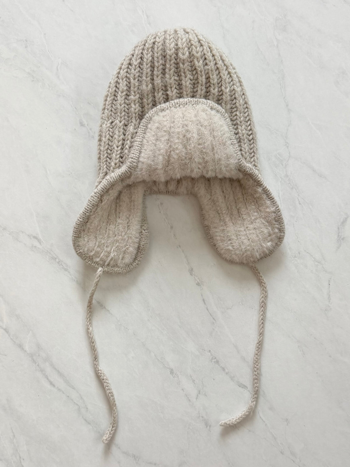 Tuque à cordon - aucune marque - approx 2-4 ans