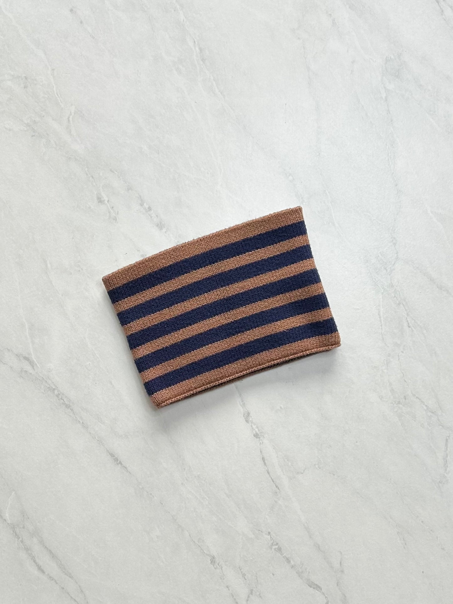 Cache cou - Tag - 12-24 mois