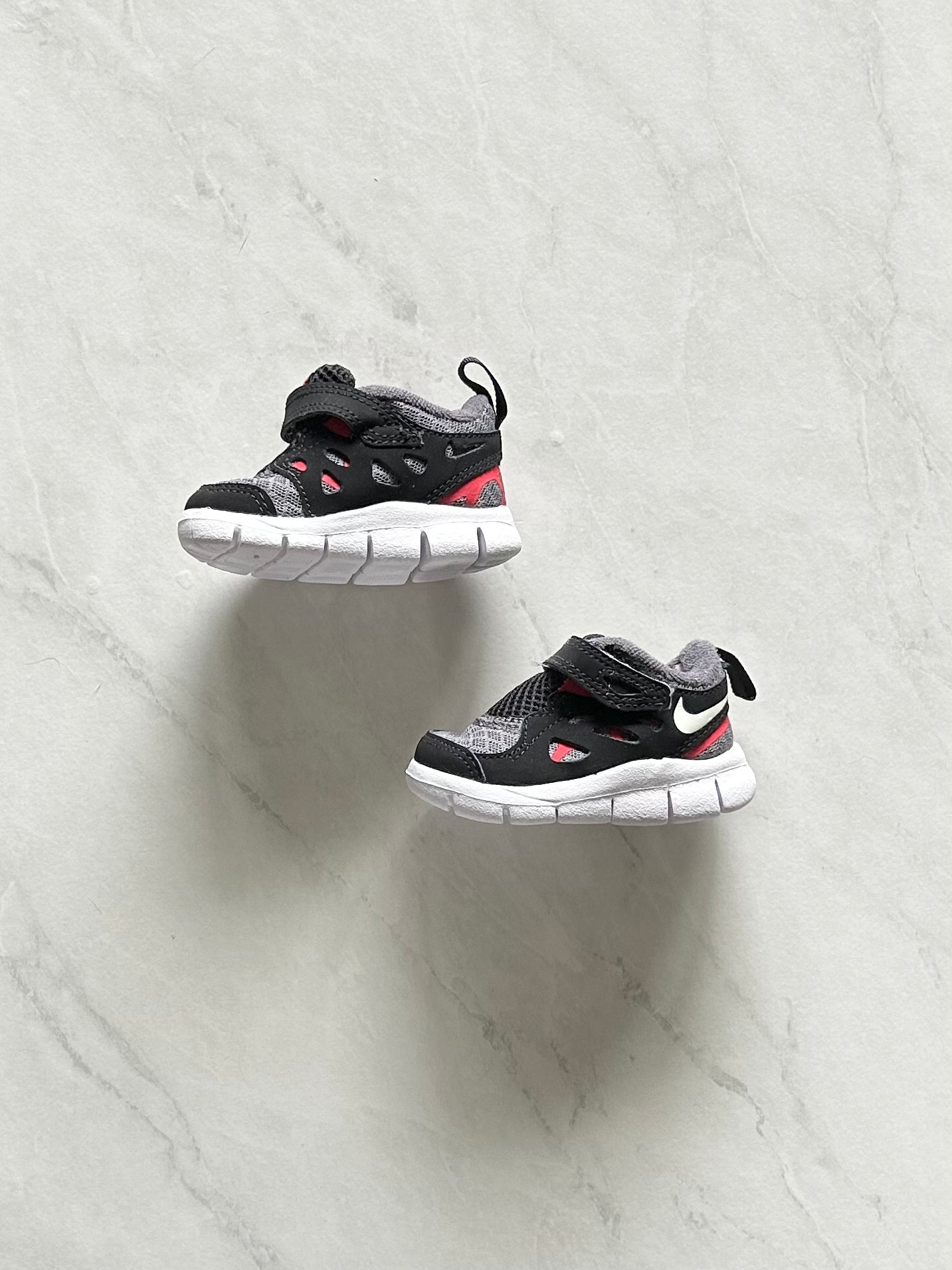Shoes - Nike - 2C (like new)