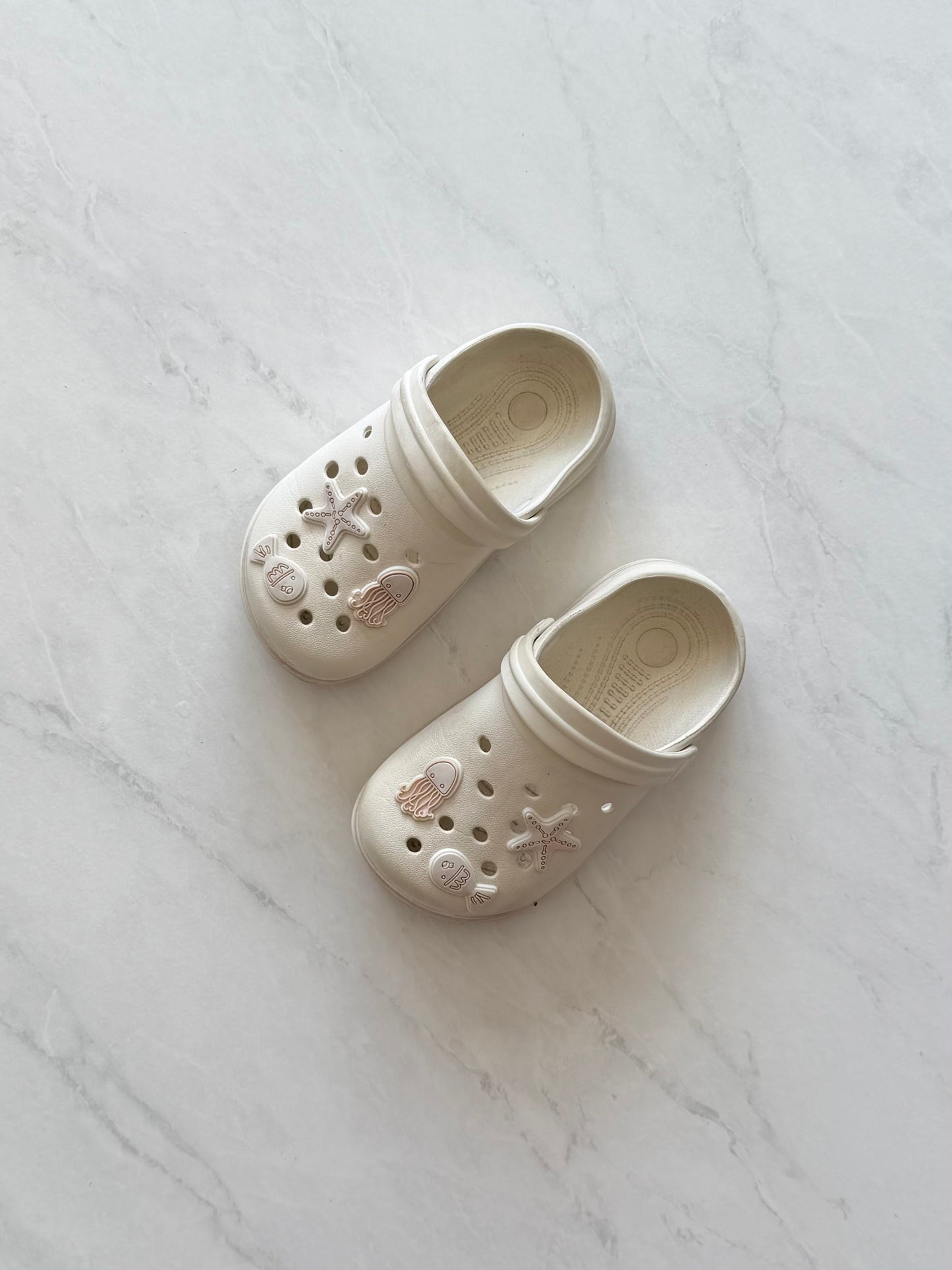 *Imparfait* Sandales style croc - aucune marque - 25 (US 8.5-9)