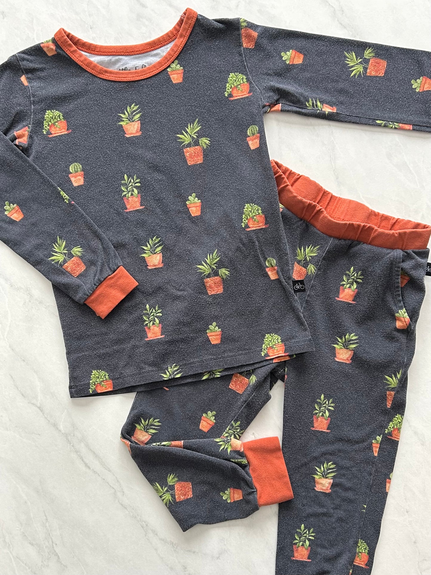 Pyjama 2 pièces - Little Folks - 5-6T (légèrement mousseux)